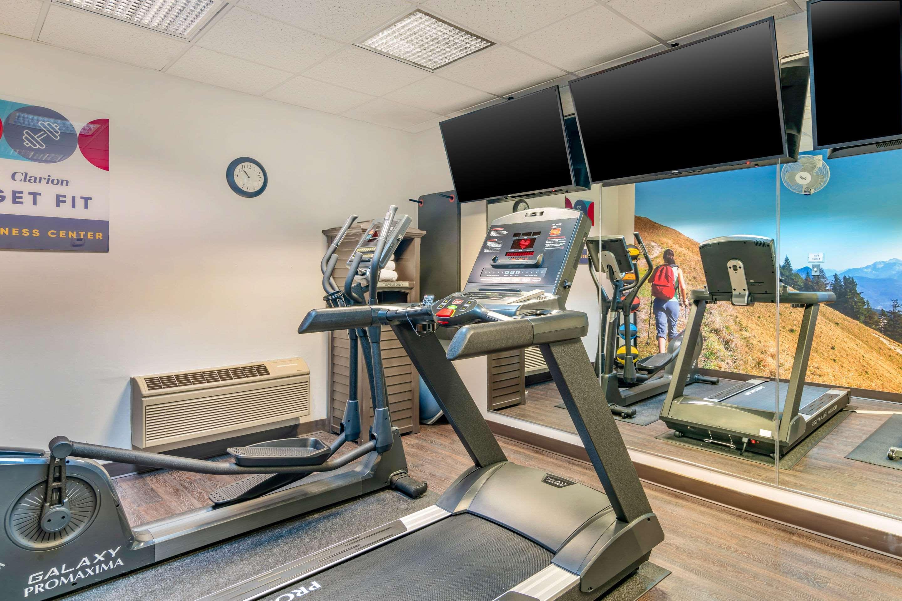 Clarion Pointe Medford Hotel Bagian luar foto
