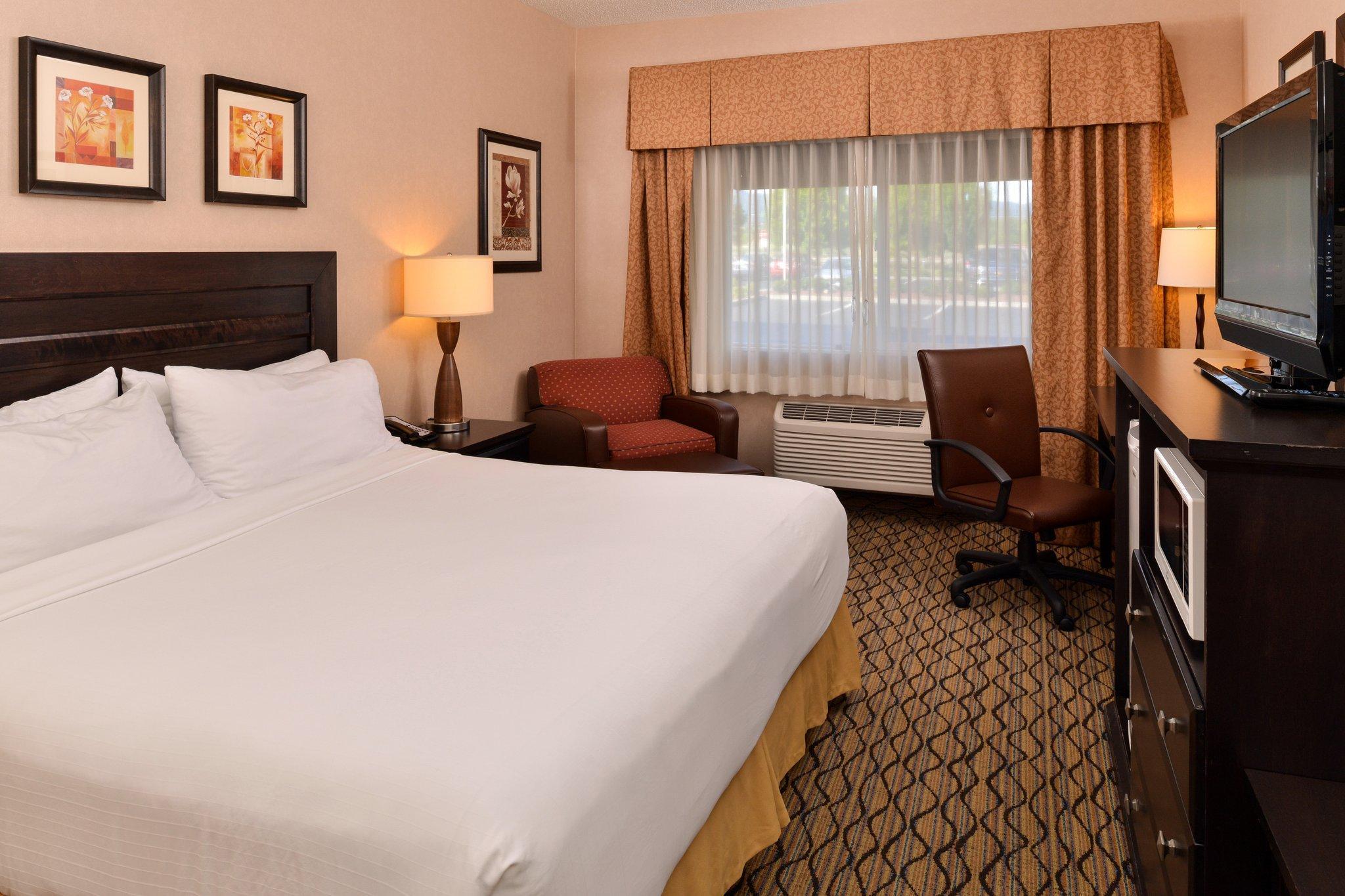 Clarion Pointe Medford Hotel Bagian luar foto